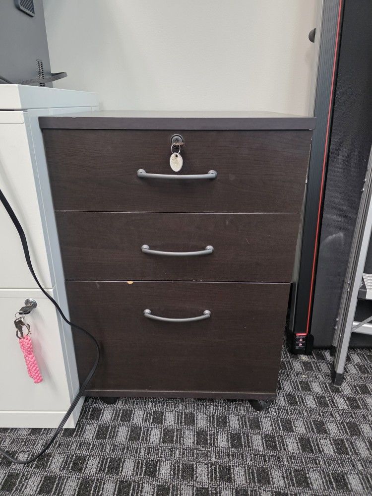 File Cabinet W Lock And Key