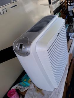 Holmes Air Purifier with charcoal infused hepa filters