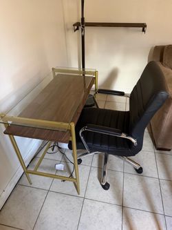 Computer desk