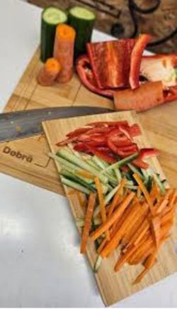 New Dobra 3-in-1 Wooden Cutting Board System. Magnetic Knife Display, Charcuterie Board & Cutting Board All-In-One. Size: 14 x9.5x7
