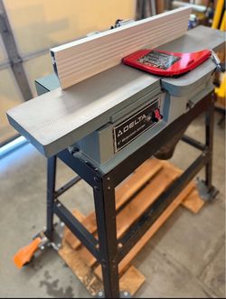 6” DELTA Jointer cast iron with original stand and BORA mobile base, Big Gulp dust collection hood, New set of HSS blades, tool bag and custom Denim