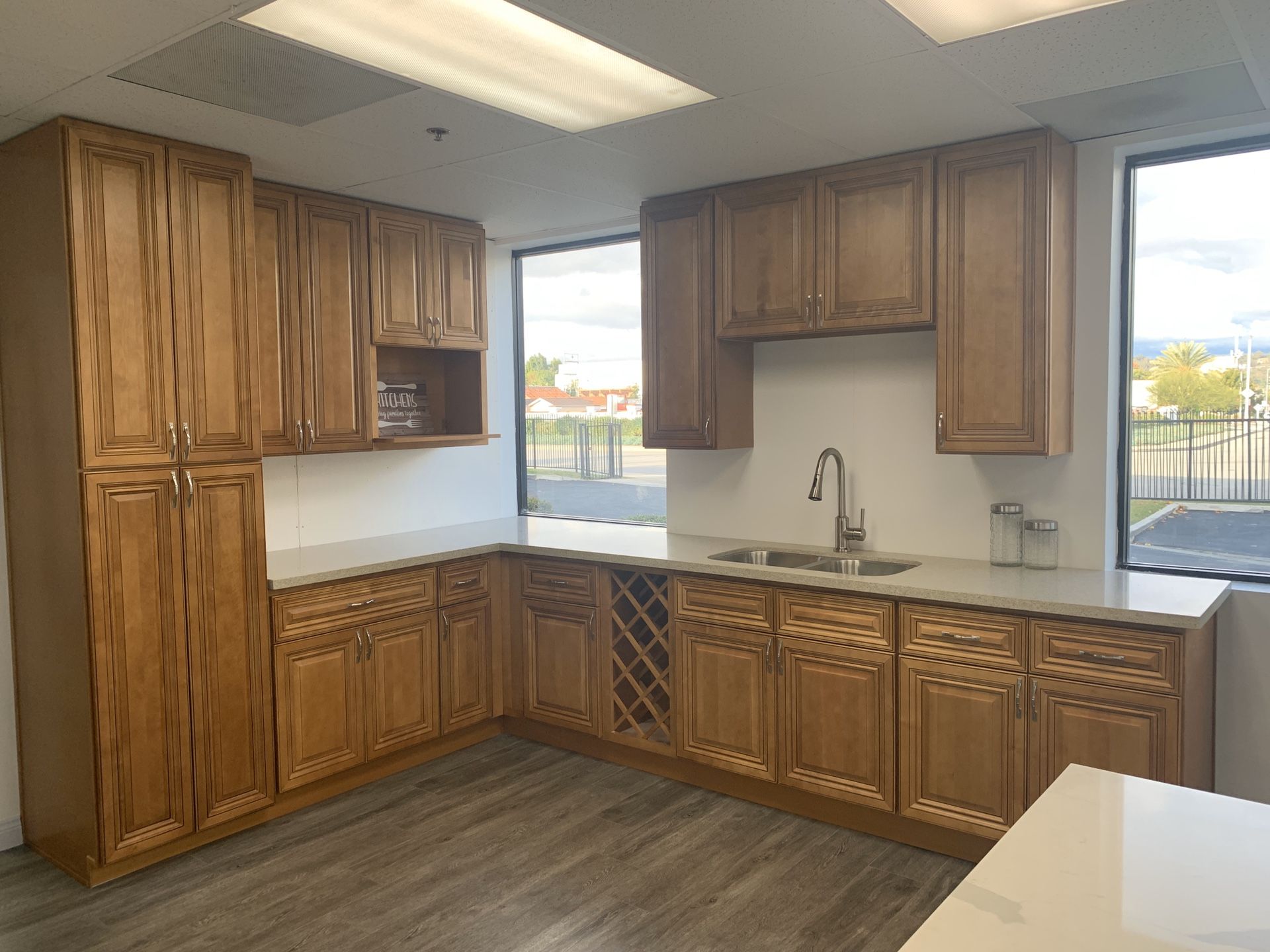 Kitchen Solid Wood Cabinetry Quartz Counter Tops Warehouse