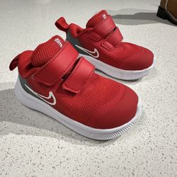 Toddlers shoes Size 4C 
