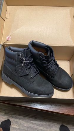 Black juniors timberland boots 4.5