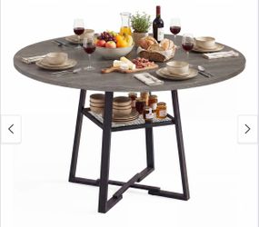 Round dining table