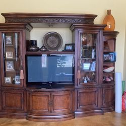 Entertainment center