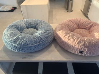 Bessie and Barnie pet beds