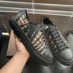 Burberry Black 