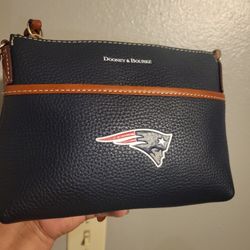 Dooney  & Bourke  Crossbody Nueva