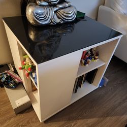 2 gloss white side tables