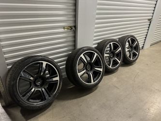 Rolls Royce Factory 21” Wheels & Pirelli P Zero Tires