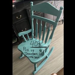 ADULT VINTAGE WOOD ROCKING CHAIR / TEAL Great Shape Sturdy 40$ 