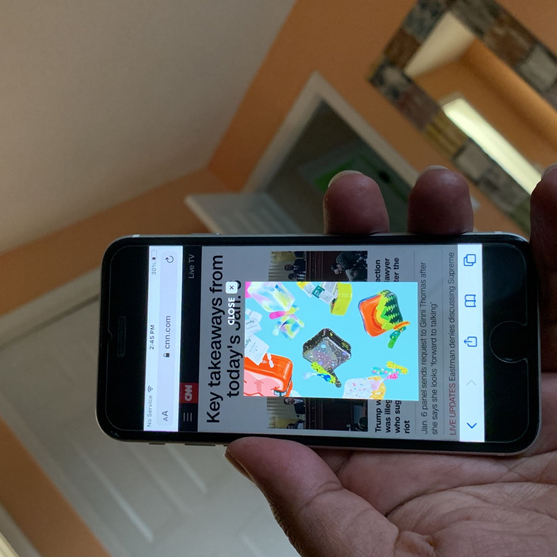 Iphone Se 128 , Crack Back Glass But Work Perfectly