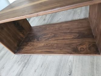 Solid Heavy Wood COFFEE Table Or DISPLAY TABLE  31W 15 D 18 H  This Is A Beautiful Table Or Can Use As A Display Table 150 Obo 