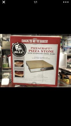 Brandnew pizza stone with stainless base