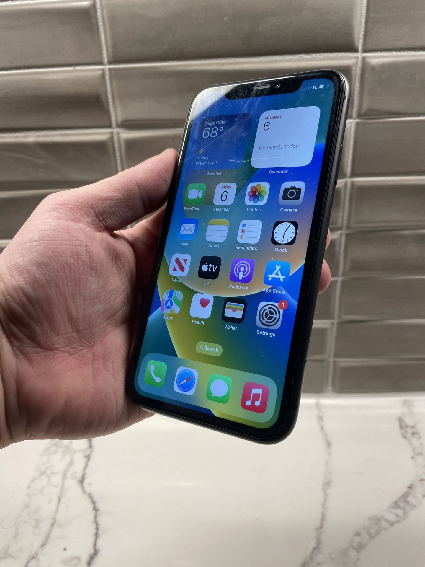 iPhone 11 64GB Unlocked. $50 Down!!