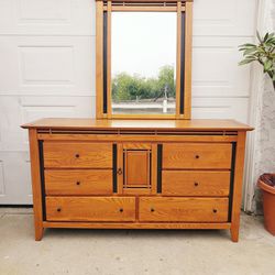 Solid Wood Dresser With Mirror 