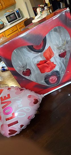 Valentine's Day Heart Balloon and Wine Glasses Gift Set & Balloon., firm.