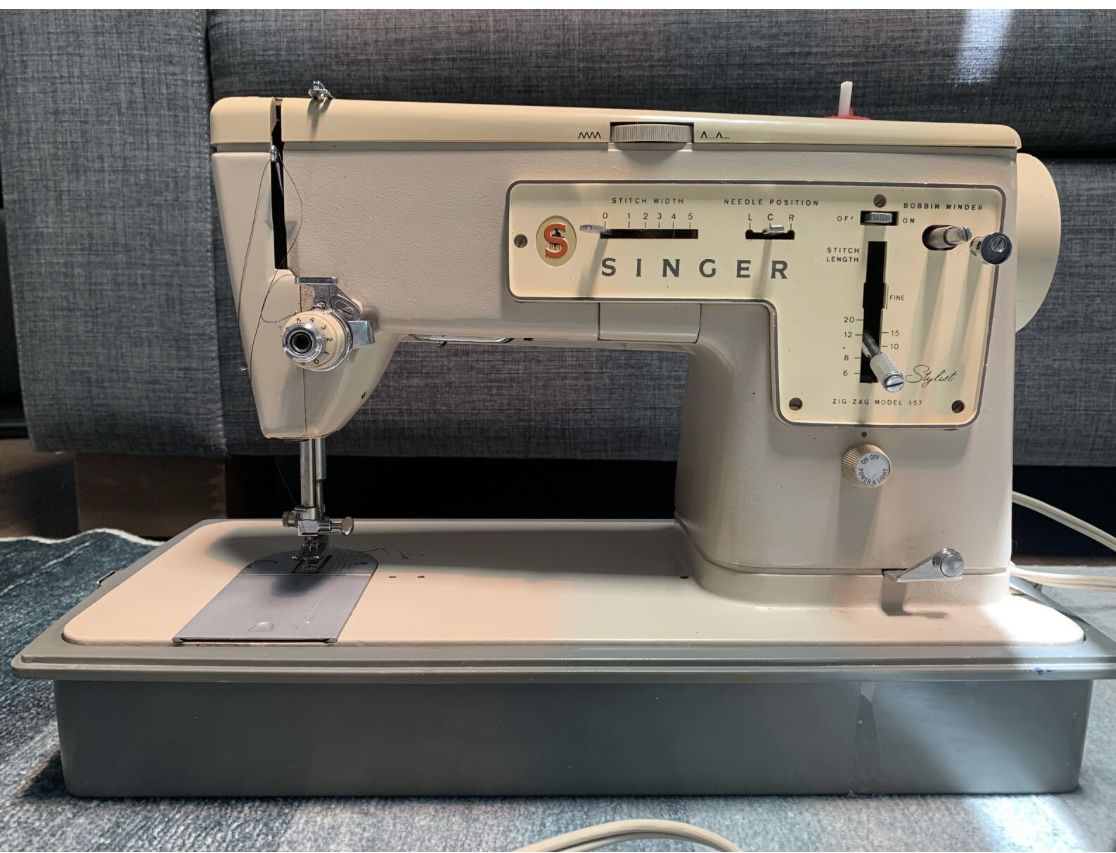 Vintage SINGER Stylist Zig-Zag Sewing Machine / Model 457 with ...