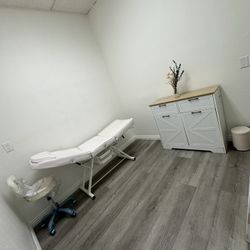 Beauty Room Or booth (rent) 