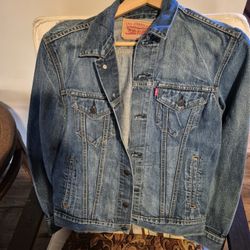 Women’s Levi's Denim Jacket,  Size Medium 