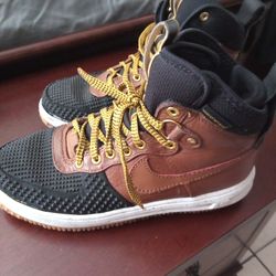 Nike Lunar Ducks Size 8