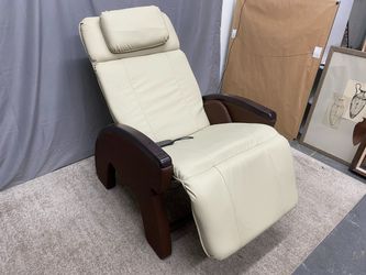 LIFESMART Zero Gravity Massage Chair Model #R5J01