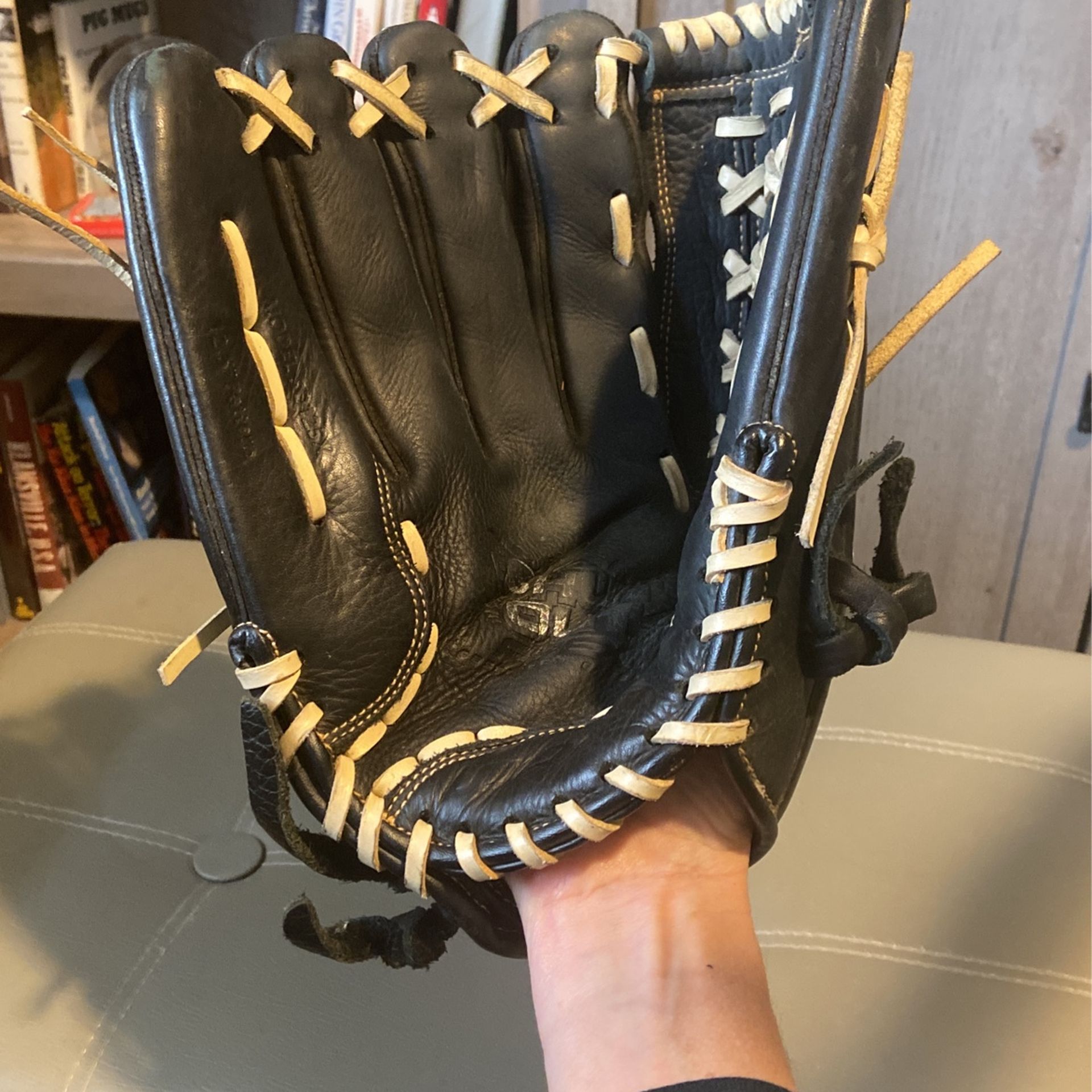 Worth Shut Out 12.5” LHT Fastpitch Softball Glove