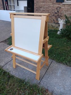 Child's Art Easle/Chalk Board