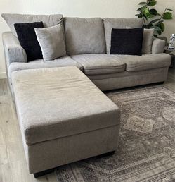 Sofa + ottoman