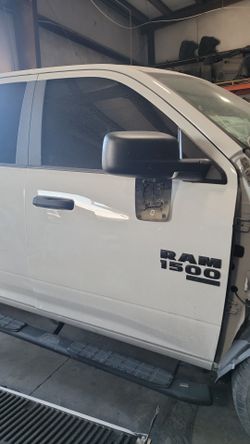 2021 ram 1500 front right door