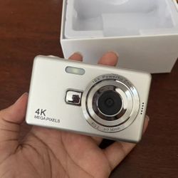 1pc12MP Digital Camera 16X Zoom 2.4" TFT Screen Autofocus FHD