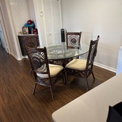 Dining Table / Comedor