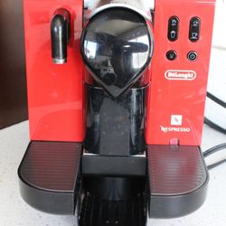 DeLonghi EN660R RED Nespresso Lattissima + Latte Cappuccino Espresso Machine