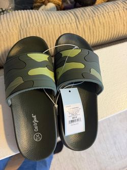 Cat & Jack Kids Camo Slide Sandals Size 2/3