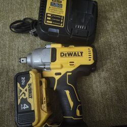 DeWalt 20v Impact Wrench 1/2 IN With Battery And Charger 