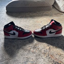 Jordan 1 Chicago Black Toe