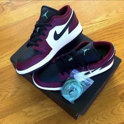 Brand new with box Air Jordan 1 low size 4Y or women’s 5.5 