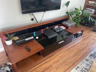 Entertainment center / tv stand