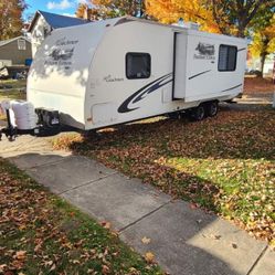 For Sale - 2011 28' Freedom Express Trailer