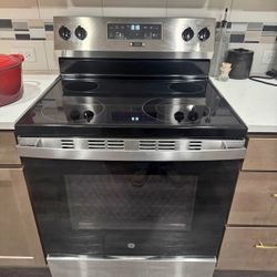 GE 30-in Glass Top 4 burners 5.3-cu ft Freestanding Electric Range