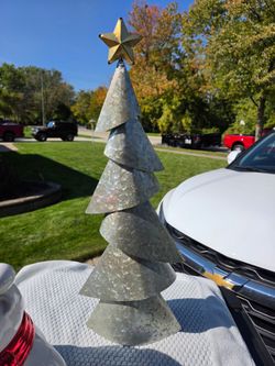 Metal tree decor