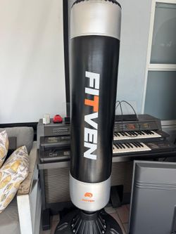 Puchimbag De Adulto Nuevo Con Sus Guantes Mide 67” Pulgadas De Alto 