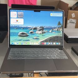 MacBook Air M2 16GB RAM 512GB SSD 