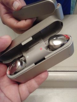 Sony wf1000x Bluetooth headsets