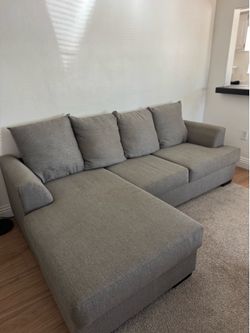 Sectional Sofa with Reversible Chaise