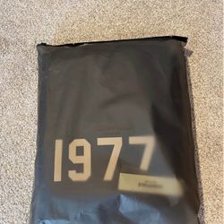 Essentials Hoodie 1977
