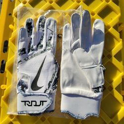 Brand New Nike Trout Batting Gloves White Youth Large