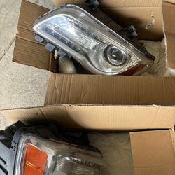 2013 Chrysler 300 Headlights