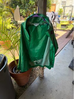 Flame resistant suit